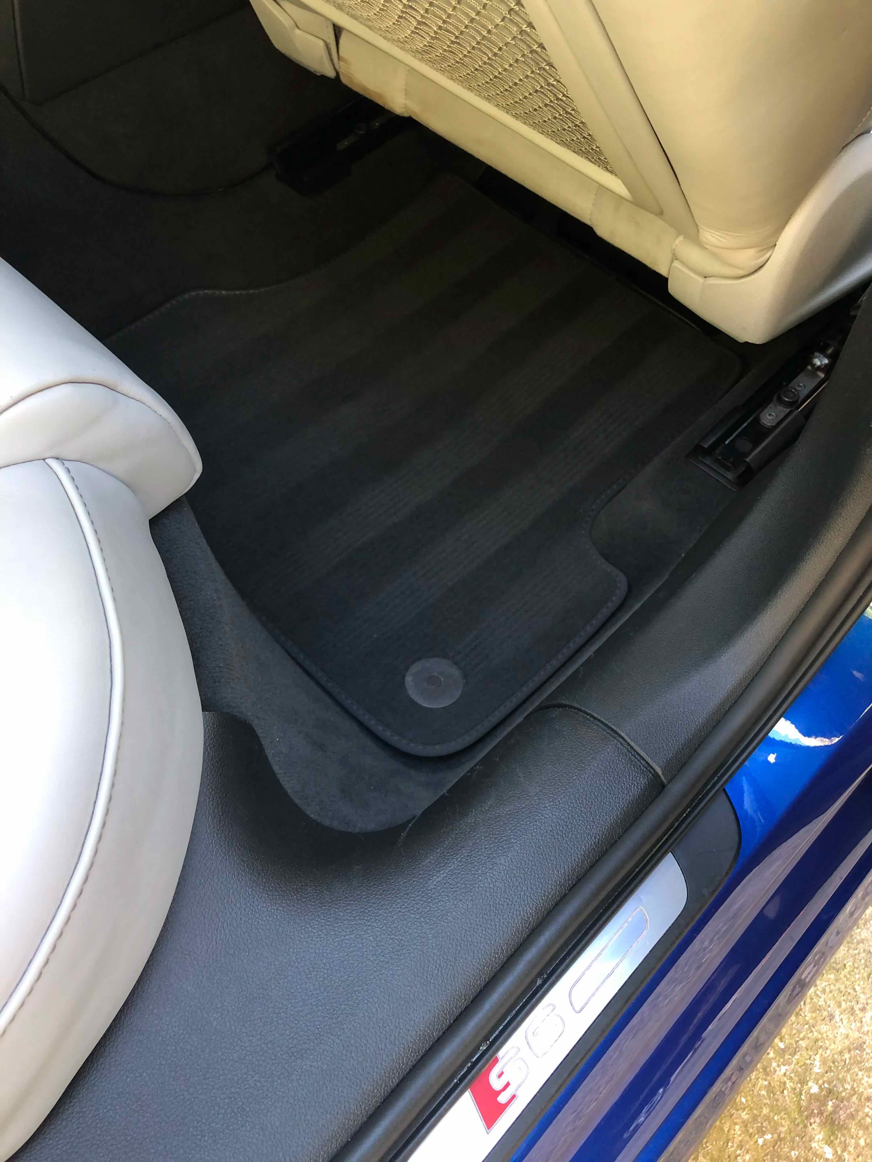 Tapis de sol propre avec lignes esthétiques